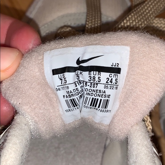 Women’s Nike Air Max - Picture 7 of 7